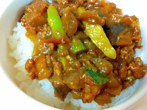 とっても簡単！夏野菜たっぷり♪カラフルキーマカレー